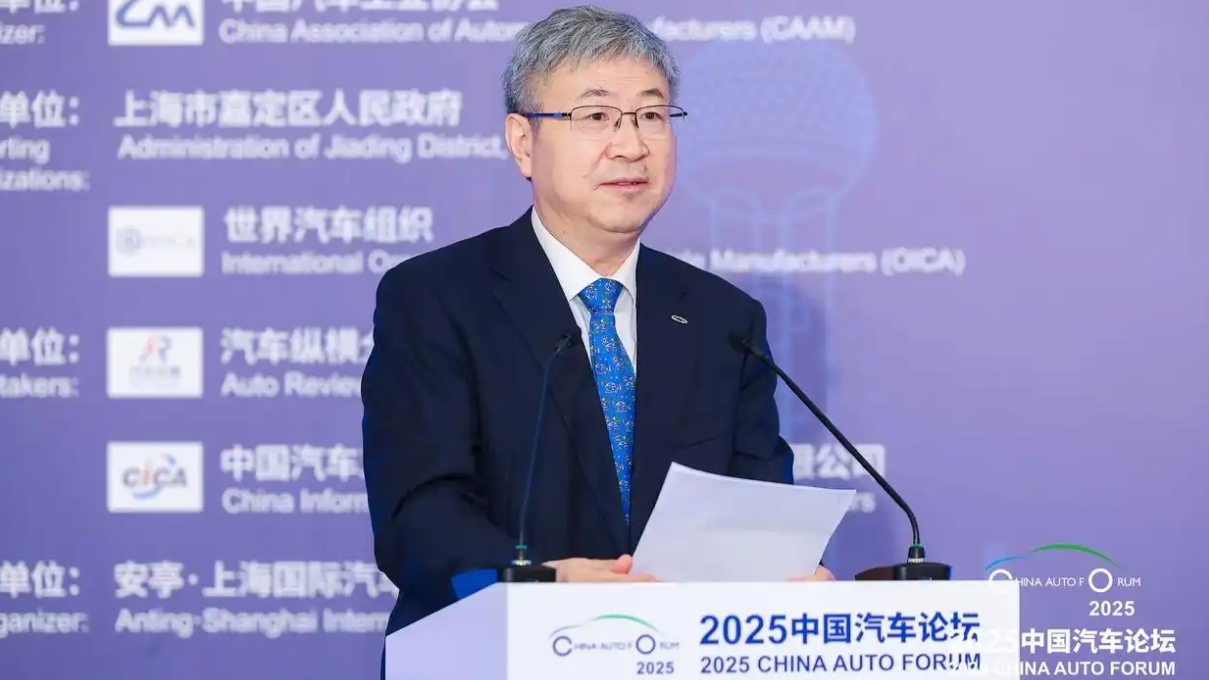 奇瑞尹同跃演讲成脱口秀现场自嘲企业胆子小