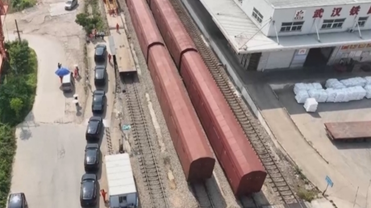 长途自驾游思路打开了！给爱车买张火车票目的地见