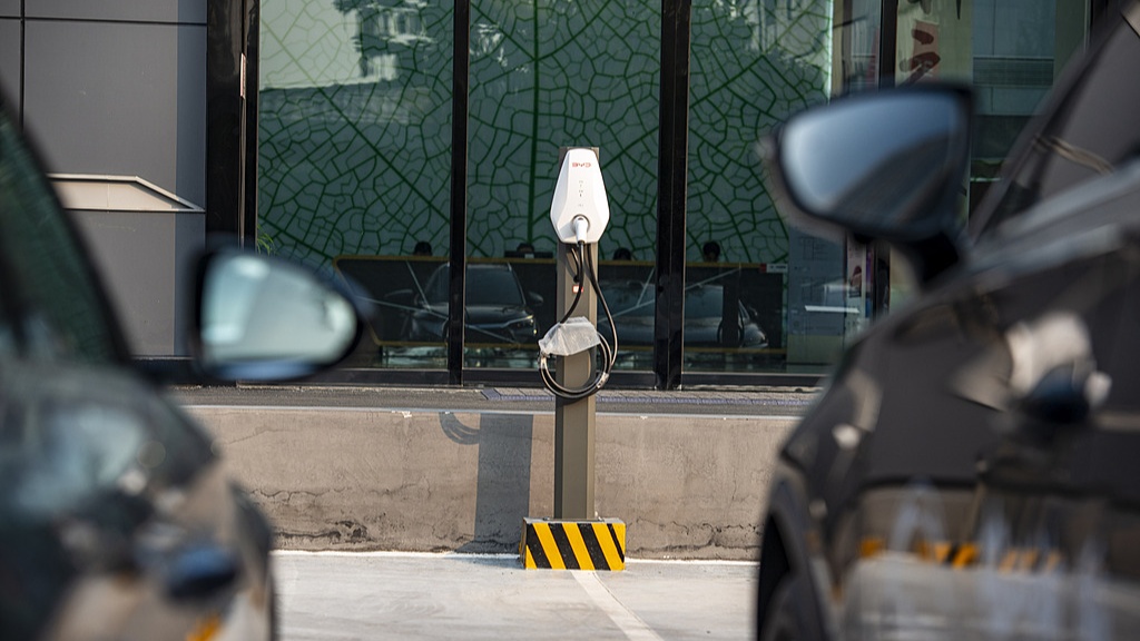 北京新增新能源汽车充电桩3800个累计建成超充站517个