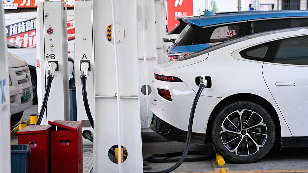 超充+换电新能源汽车补能双轨并行